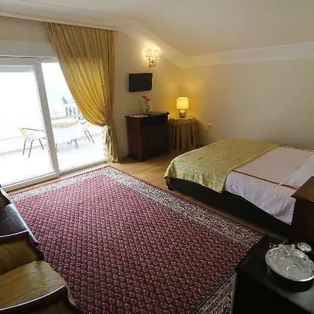 Πανσιόν Triana-adults Only 4*