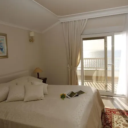 Πανσιόν Triana-adults Only