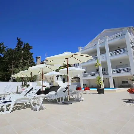 Konukevi Triana-adults Only